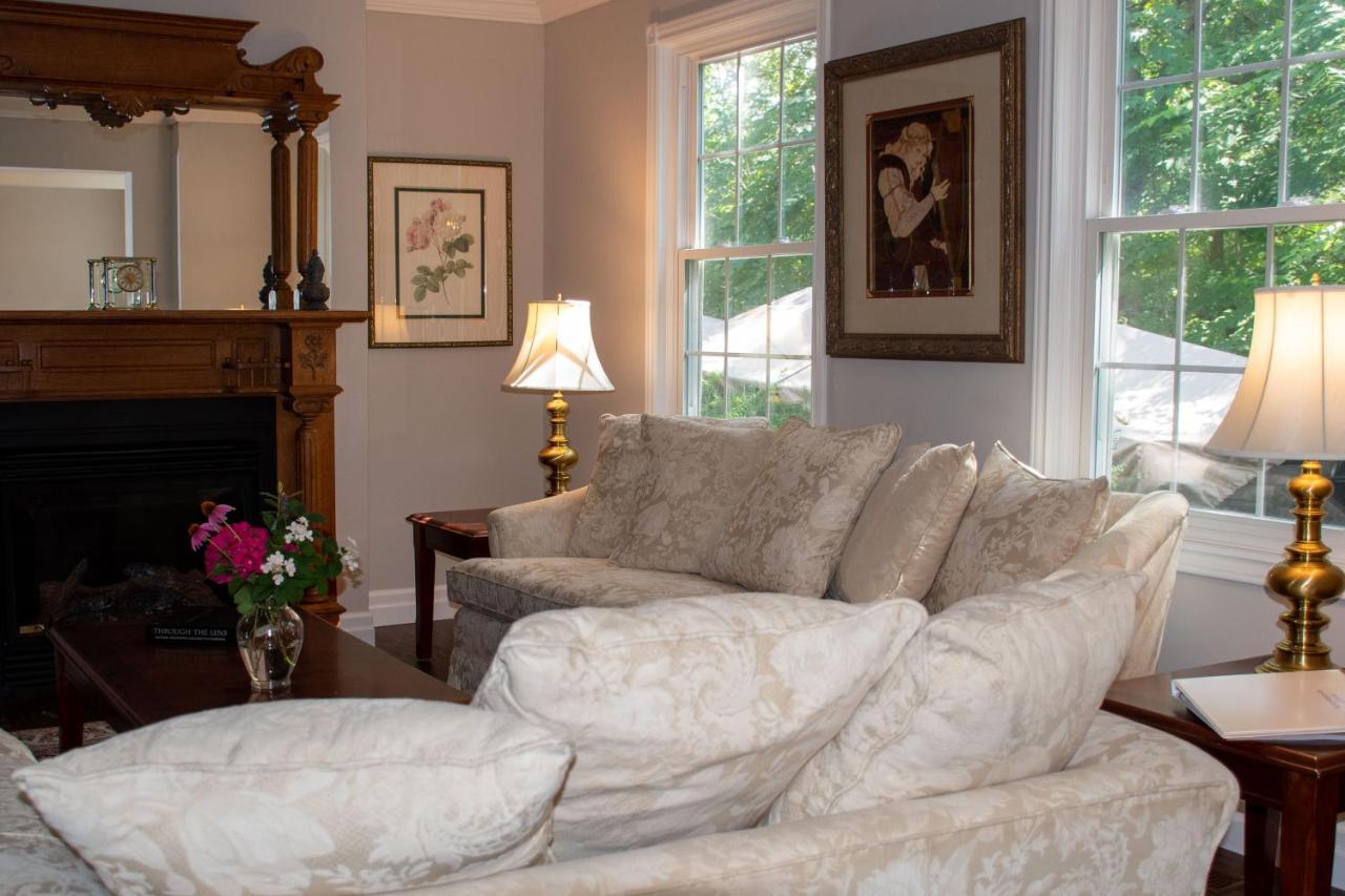 Upper Canada Coach House ナイアガラオンザレイク エクステリア 写真